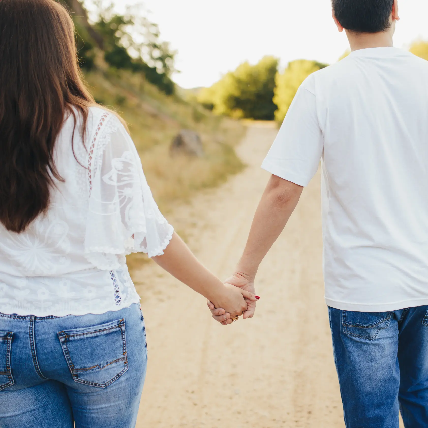lovely-couple-outdoor-has-romantic-photo-session-2025-03-09-23-09-49-utc